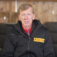 Die Frage danach, welche Faktoren (Fahrer, Auto, Reifen) den größten Einfluss auf Erfolge im Rallyesport haben, beantwortet Walter Röhrl in einem Pirelli-Video anhand seiner Erfahrungen rund um das Mitwirken bei der Entwicklung neuer Fahrzeuge (Bild: YouTube/Screenshot)