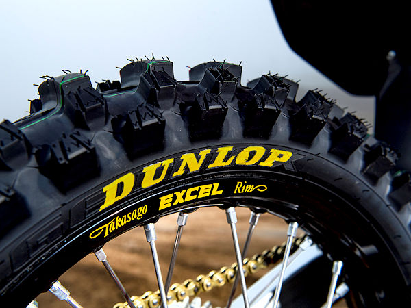 Im MXGP- und MX2-Klassement vertrauen insgesamt sieben Teams auf Dunlop-Reifen an ihren Maschinen, während bei der Motocross-WM der Frauen (WMX) Courtney Duncan, Kiara Fontanesi und Lotte van Drunen auf ihnen an den Start gehen (Bild: Goodyear)