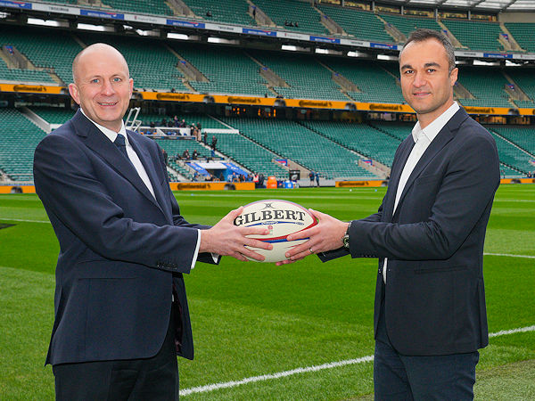 Besiegeln ihre Partnerschaft: Tarik Gorgun (rechts), Managing Director Continental Tyres UK, und Steve Grainger, Executive Director Rugby Development der englischen RFU (Bild: Continental)