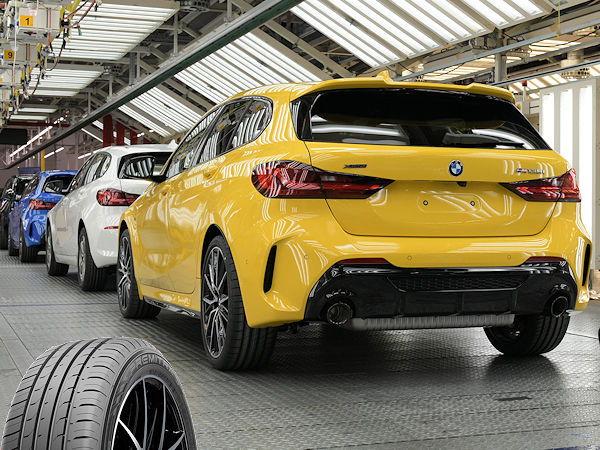 Seit März liefert die zu Cheng Shin Rubber gehörende Marke Maxxis ihr „Premitra HP5“ genanntes Profil für die Einser-Reihe von BMW in Europa zu dem Fahrzeugherstellers ans Band (Bilder: BMW, Maxxis)