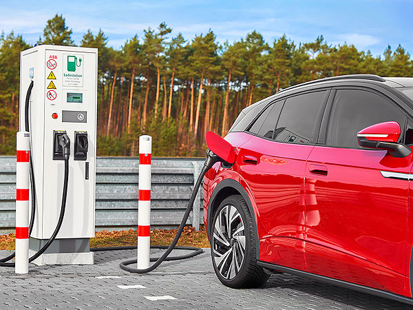Für noch mehr Tests für E-Fahrzeuge baut Continental die Ladekapazitäten an seinen Testgeländen in Arvidsjaur/Schweden, Jeversen/Deutschland und Uvalde/USA weiter aus (Bild: Continental)