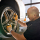 Continental rät Fahrern von Ganzjahresreifen, diese „zum Ende der kalten Jahreszeit (…) von einem Fachmann checken zu lassen“ und liegt hinsichtlich dieser Empfehlung auf einer Linie mit dem BRV (Bild: Continental)
