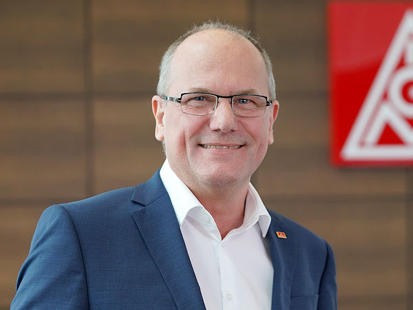 IG Metall-Vorstand Ralf Kutzner sieht die Branchenbeschäftigten doppelt belastet durch anhaltenden Preisdruck und die Arbeitsbedingungen: „Gleichzeitig sehen sie täglich mit Aufträgen, wie gut es ihrer Branche geht“, sagt er (Bild: IG Metall)