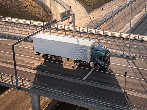 Im März hat sich die Lkw-Fahrleistung auf Bundesautobahnen im Vergleich sowohl zum Februar als auch zum Vorjahresmonat verringert (Bild: Volvo Trucks)