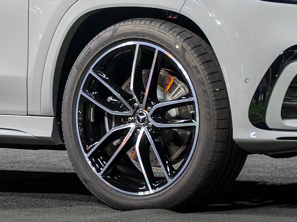 Pyrum wird zukünftig jährlich mehrere Hundert Tonnen Altreifen aus dem Mercedes-Benz-Gebrauchtteilecenter verarbeiten (Bild: Mercedes-Benz)