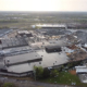 Während das angrenzende Lager seinen Betrieb Mitte April wieder aufnehmen konnte, soll die Produktion in dem zu Goodyear gehörenden Cooper-Reifenwerk in Tupelo/Mississippi erst Anfang Juni wieder anlaufen und im dritten Quartal dann weiter hochgefahren werden (Bild: YouTube/Screenshot Delta Drone)