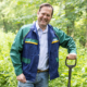 Dr. David Gabrysch, Geschäftsführer Euromaster Deutschland und Österreich, im Euromaster-Wald nahe Lüdenscheid: Das Waldstück forstet die Michelin-Kette gemeinsam mit ihren Mitarbeitern und Partnern auf (Bild: Euromaster)