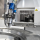 Mit dem „LGR-S“ genannten Modell bietet die Lang GmbH & Co. KG Reifenherstellern nach eigenen Worten eine Fräsmaschine an, die eine präzise, schnelle und flexible Gravur von bei der Vulkanisation zum Einsatz kommenden Seitenwandschalen ermöglicht (Bild: Lang GmbH & Co. KG)