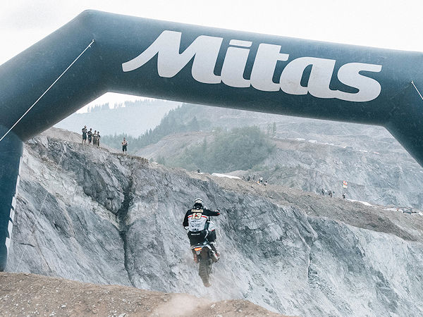 Bei dem Endurowettbewerb in Österreich werden dieses Jahr wieder über 300 Fahrer versuchen, den Erzberg mit ihren Maschinen zu bezwingen (Bild: Mitas)