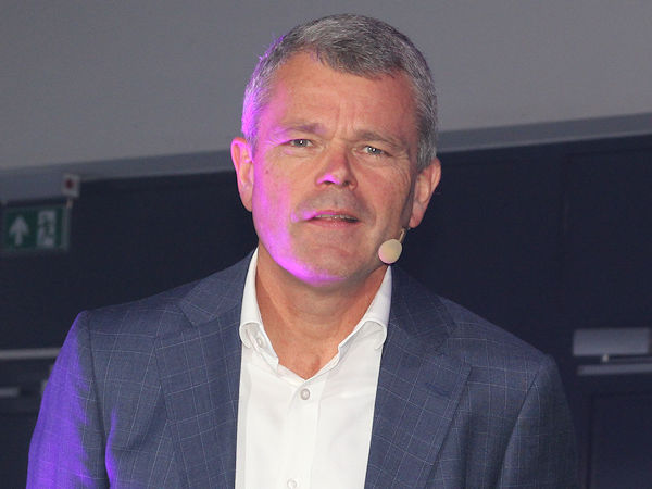 „Naturkautschuk ist ein umweltfreundlicher Rohstoff, aber nur, wenn er nachhaltig bezogen wird“, erklärt Benoit Rivallant, Präsident und CEO von Apollo Tyres Europe (Bild: NRZ/Christian Marx)