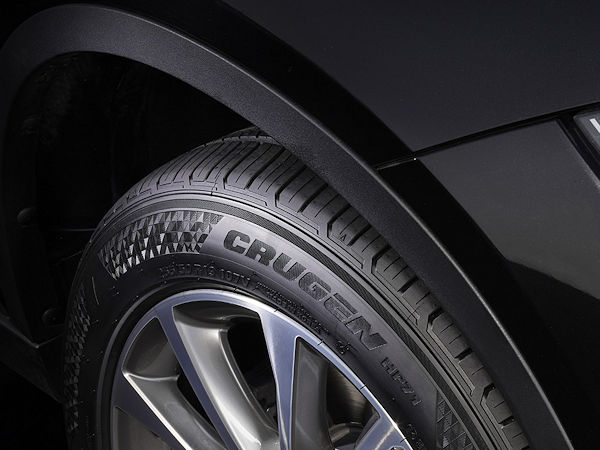 Volkswagens Taos für den nord- und südamerikanischen Markt rollt ab Werk auf Kumho-Reifen vom Typ „Crugen HP71“ in der Größe 215/55 R18 95V (Bild: Kumho Tire)