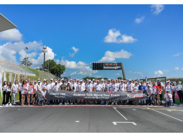 Kumho Gruppenfoto klein