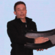 Abgesehen von Spikes oder dem „SilentDrive“-Geräuschdämmungsschaum findet die Reifenfertigung bei dem Hersteller wie bei anderen auch „unter einem Dach“ statt, was laut Matti Morri, Technical Customer Service Manager bei Nokian Tyres, „hervorragende Qualität gewährleistet“ (Bild: NRZ/Christian Marx)
