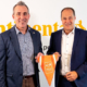 Besiegeln die Partnerschaft beider Seiten: Marco Baumann (links), Director Marketing & Sponsoring bei der Swiss Ice Hockey Federation, und Daniel Freund, Managing Director Continental Suisse SA (Bild: Continental)