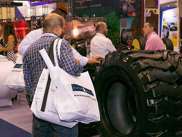 Mit über 6.000 von ihnen sollen dieses Jahr mehr Besucher zu der dreitägigen Messe in Panama Stadt gekommen als jemals zuvor (Bild: Facebook/Latin Tyre & Auto Parts Expo)