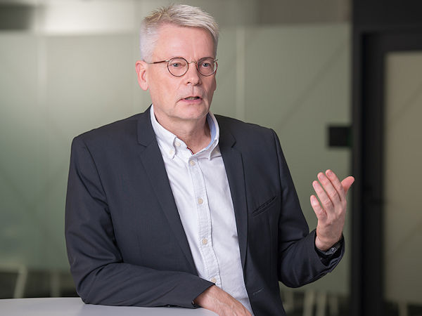 „Wir gehen davon aus, dass das zweite Halbjahr 2023 aufgrund der Verkäufe von Winter- und Ganzjahresreifen und des Beitrages der Auftragsfertigung stärker ausfallen wird“, so Nokians Präsident und CEO Jukka Moisio mit Blick auf entsprechende Offtake-Vereinbarungen, um seinen in Russland weggefallenen Produktionskapazitäten Rechnung zu tragen (Bild: Nokian Tyres)
