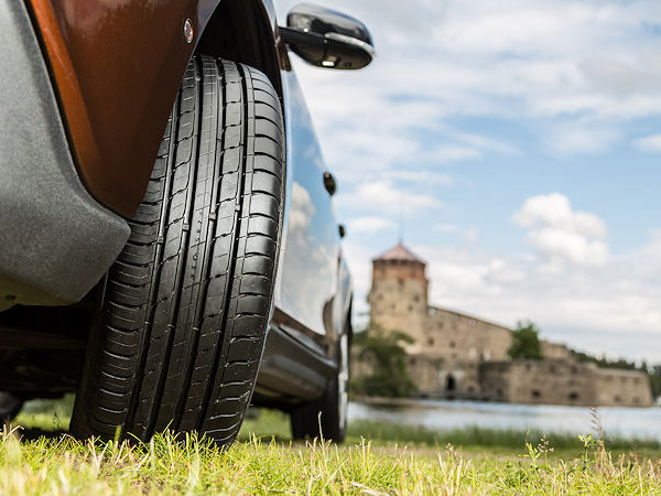 Nokian Tyres will seine Reifen bis zum Jahr 2030 zur Hälfte mit recycelten oder erneuerbaren Rohmaterialien produzieren und hat sich nun der Allianz Zukunft Reifen angeschlossen, die sich für eine nachhaltige Reifenkreislaufwirtschaft einsetzt (Bild: Nokian Tyres)