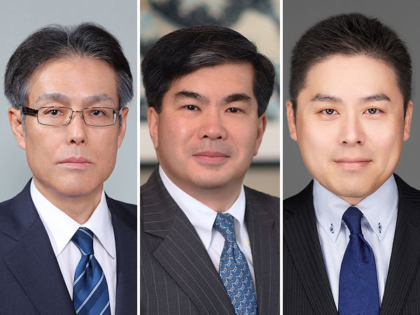 Zum Monatswechsel vom Juli zum August übernimmt Tatsuo Mitsuhata (von links) zusätzlich zu seinen bisherigen Aufgaben noch die Aufgaben vom in den Ruhestand wechselnden Iori Suzuki, während zeitgleich Nobuo Yoshida zum Präsidenten und COO der amerikanischen Toyo-Gesellschaft berufen wird (Bilder: Toyo Tires)