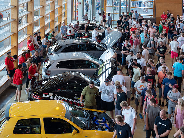 Zu den zweiten PS Days Anfang Juli sind nach Veranstalteraussagen mehr als 39.000 Auto- und Motorradbegeisterte auf das Messegelände Hannover geströmt (Bild: Deutsche Messe AG)
