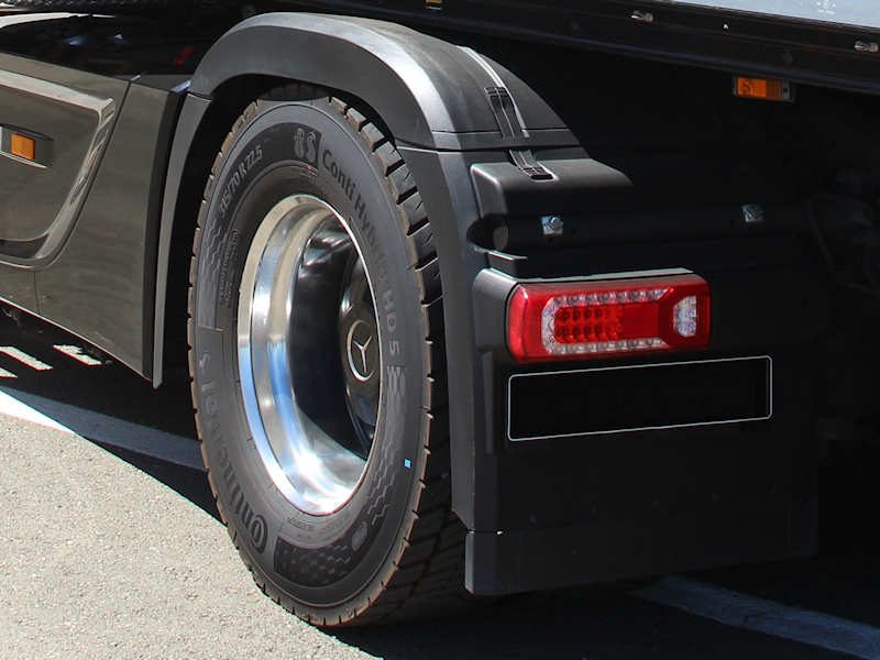 Lkw Reifen. tbjpg