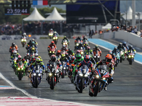 Das auf Dunlop-Reifen vertrauende Team BMW Motorrad World Endurance mit der Startnummer 37 ist beim Bol d’Or zwar von der Poleposition ins finale Saisonrennen der Motorradlangstrecken-WM gegangen, konnte letztlich aber „nur“ Platz drei einfahren und ist damit auch in der Endabrechnung Gesamtdritter geblieben (Bild: Dunlop)