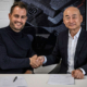 Constantin Buschmann (links) – Chief Executive Officer (CEO) der Brabus Group – bei der Unterzeichnung des Technologiepartnerschaftsvertrages mit Hankooks Europa-CEO Sanghoon Lee (Bild: Brabus)