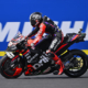 Laut dem Motorsport-Magazin passierten in dieser MotoGP-Saison „unzählige Stürze, die einzig und allein auf zu großen Reifendruck zurückzuführen waren, weil Fahrer und Teams aus Angst vor Strafen bereits mit hohem Druck in die Rennen gegangen waren“ (Bild: Aprilia Racing)