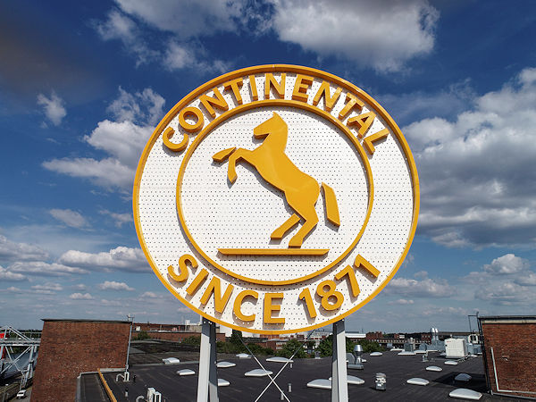 Betroffen von der augenscheinlich bei Conti geplanten Streichung von weltweit 5.500 Stellen – davon gut 1.000 in Deutschland – soll wohl weniger der Reifenbereich sein als vielmehr das Automotive-Geschäft des Konzerns (Bild: Continental)
