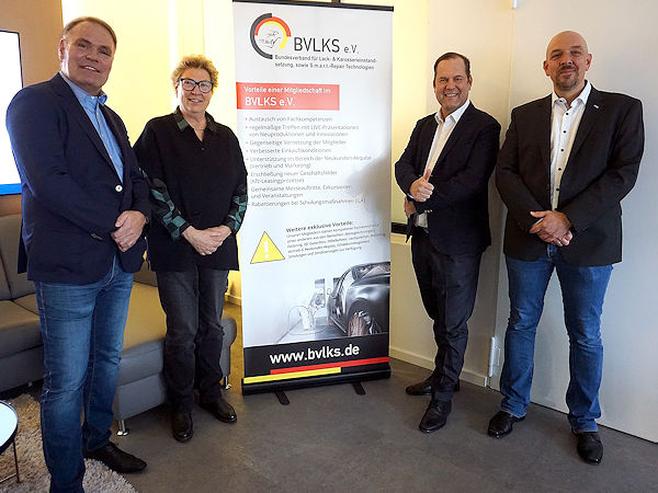 Die BVLKS-Vorstandsmitglieder Detlef Peltzer und Angelika Busch (von links) freuen sich über die Zusammenarbeit mit Euromaster bzw. Dr. David Gabrysch und Mark Watteler, die bei der Michelin-Tochter als Geschäftsführer respektive Head of Corporate Development für den deutschen und österreichischen Markt verantwortlich zeichnen (Bild: Euromaster)