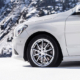 Wer einen Satz Leichtmetallwinterkompletträder bei einem autorisierten Mercedes-Benz-Servicepartner erwirbt und dort an sein Fahrzeug montieren lässt, dem werden 100 Euro als Dankeschön versprochen, wobei sich bei paralleler Einlagerung der Sommerkompletträder dieser Cashback auf 150 Euro erhöht (Bild: Mercedes-Benz)