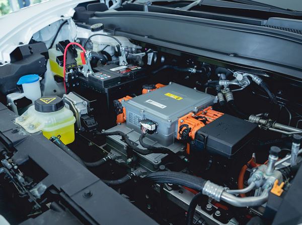 Motorraum Elektroauto klein