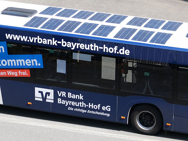 Nach dem Scheitern mit seinem Elektroauto Sion hat sich Sono Motors auf das B2B-Solargeschäft konzentriert, wozu unter anderem nachrüstbare Fotovoltaikpaneele für Busse zählen (Bild: Sono Motors)