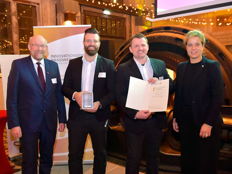 Bear Machines Award tb