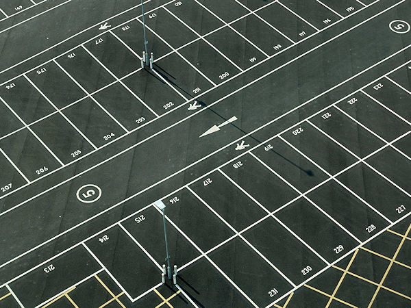 Beim ZDK erwartet man, dass kommendes Jahr hierzulande sieben Prozent weniger Neuwagen erstmals für den Straßenverkehr zugelassen werden als im noch laufenden (Bild: Pexels/K. Howard)