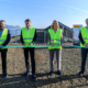 Die Einweihung der neuen Fotovoltaikanlage am rumänischen Conti-Standort Timișoara erfolgte Anfang des Jahres durch (von links) Werksleiter Ernesto Flores, Conti-CEO Nikolai Setzer sowie die Konzernvorstände für Personal-/Nachhaltigkeit Dr. Ariane Reinhart und ContiTech Philip Nelles (Bild: Continental)