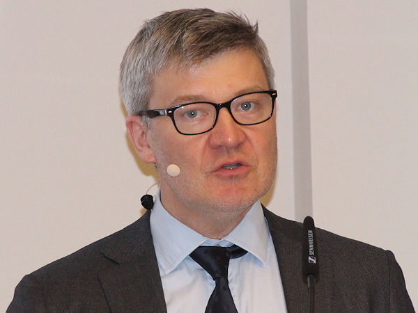 „Die Euro-7-Verordnung wird dazu beitragen, Reifen- und Straßenabriebpartikel zu kontrollieren und die Wettbewerbsfähigkeit der europäischen Reifenindustrie zu steigern“, ist der ETRMA-Generalsekretär Dr. Adam McCarthy überzeugt (Bild: NRZ/Christian Marx)