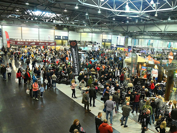 Bei der Kombiveranstaltung mit der Ausstellung Haus-Garten-Freizeit und der Mitteldeutschen Handwerksmesse sind Veranstalteraussagen zufolge 55.000 Besucher gezählt worden (Bild: Twin Veranstaltungs GmbH/Thorsten Horn)