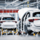 Was die Pkw-Inlandsproduktion angeht, wird für dieses Jahr eine Seitwärtsbewegung bzw. eine schwarze Null erwartet: Mit 4,1 Millionen Autos sollen 2024 genauso viele Neuwagen vom Band laufen wie 2023 (Bild: Mercedes-Benz)
