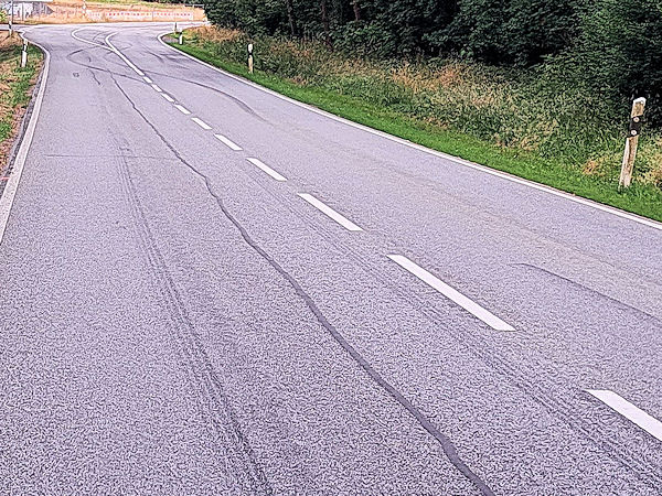 Die Bestimmung des Reifenabriebs soll einerseits über Konvoifahrten auf öffentlichen Straßen sowie andererseits durch Messungen auf Rollenprüfständen erfolgen (Bild: Tyre Industry Publications Ltd./Stephen Goodchild)