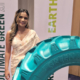 Sanaay Subasinghe mit gruenem Reifen klein