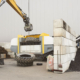 Der UNTHA-Zerkleinerer „XR3000C mobil-e“ verarbeitet bei Roth International Altreifen jeglicher Art vom Schubkarren- bis hin zu Lkw- und teils noch größeren Reifen (Bild: UNTHA Shredding Technology GmbH)