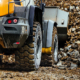 Insgesamt hat Michelin eigenen Worten zufolge sechs verschiedene Dimensionen für den auch runderneuerbaren „Xtra Defend E4 L4“ im Programm, der dank einer zusätzlich verstärkten Karkasse und Lauffläche als besonders robust und vielseitig beschrieben wird (Bild: Michelin)