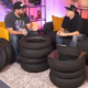 Im Gespräch mit Motorrad-Redakteur Jens Kratschmar (links) – früher Michelin – erklärt Karsten Schwers in einem 40-minütigen YouTube-Clip das eine oder andere Detail rund um den jüngsten Tourenreifentest des Magazins (Bild: YouTube/Screenshot)