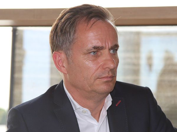 „Wir haben dem Thema Integrität bei uns den höchsten Stellenwert gegeben, haben es organisatorisch neu aufgestellt und die Beschäftigten intensiv geschult. Diesen Prozess werden wir fortsetzen und weiterhin in die Integrität des Unternehmens investieren“, erklärt Olaf Schick, Vorstand für Integrität und Recht bei Continental (Bild: NRZ/Christian Marx)