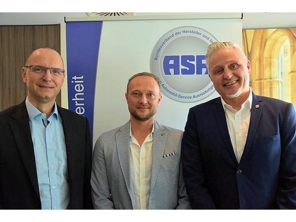 Die ASA-Mitgliederversammlung hat Verbandspräsident Frank Beaujean (rechts) und den Vizepräsidenten Finanzen Marco Kempin (links) ohne Gegenstimmen für weitere zwei Jahre wiedergewählt, während Andreas Weber als neues Mitglied in den Beirat berufen wurde (Bild: ASA)