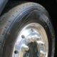 Ausgangspunkt für die Razzien an Goodyear-Standorten in Frankreich, Belgien und Luxemburg ist das „Marathon LHS II“ genannte Profil des Herstellers bzw. ein tödlicher Unfall vor zehn Jahren verursacht wohl von einem damit bereiften Lkw sowie eine Reihe ähnlich gelagerter Fälle (Bild: NRZ/Christian Marx)
