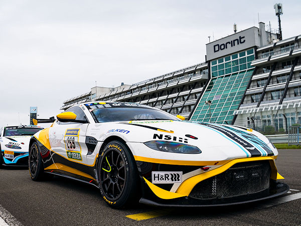Bei dem 24-Stunden-Rennen auf dem Nürburgring sammelt Pirelli viele Daten zu seinen Reifenmischungen, die dann nicht nur in die Verbesserung seiner Rennprodukte, sondern auch seiner Straßenreifen für den Alltagsgebrauch einfließen (Bild: Gruppe C Photography)