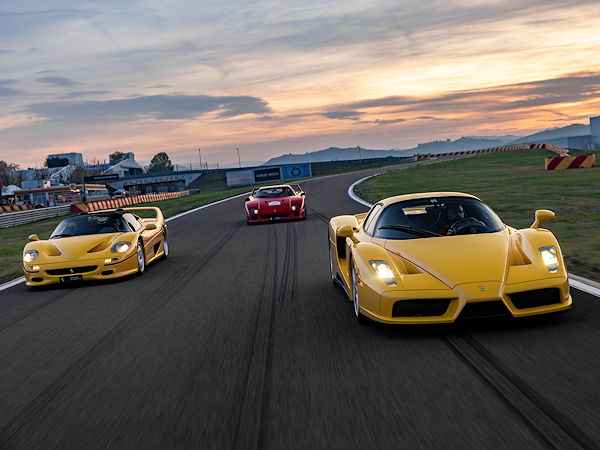 Der Vorläufer von Ferraris F50 und Enzo war der F40 des italienischen Sportwagenherstellers und 1987 das erste Serienfahrzeug, das Pirellis „P Zero“ in der Erstausrüstung erhielt – für den F40i soll die „Collezione“-Reihe auch eine Version dieses Reifens in den Größen 245/40 R17 und 335/35 R17 umfassen (Bild: Pirelli)