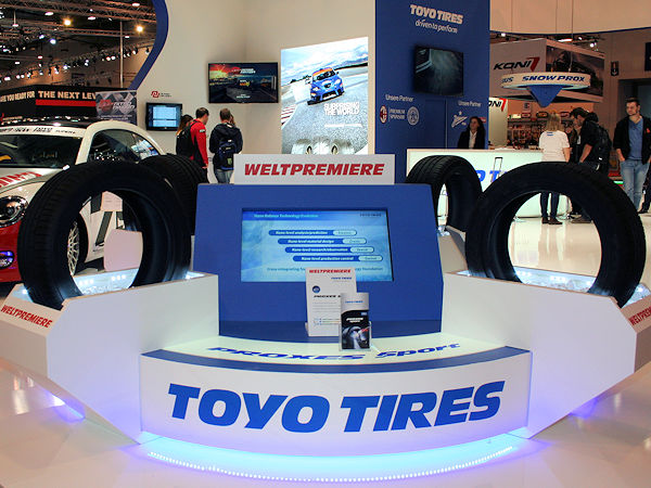 Toyo Tires gehört selbst zwar nicht zu den Ausstellern bei der „Tire Cologne“, bietet seinen Kunden so aber die Möglichkeit, sie zu besuchen und trotzdem an einem Händlerworkshop Firmenevent unweit der Messe in Köln teilzunehmen (Bild: NRZ/Arno Borchers)