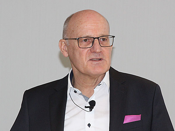 Die Lkw-Profis in den eigenen Reihen wollen sich nach den Worten von André Vennemann, Business Manager Commercial EU Central bei den Goodyear Retail Systems, auch weiterhin „von denen unterscheiden, die nur Reifen verkaufen“ (Bild: NRZ/Christian Marx)